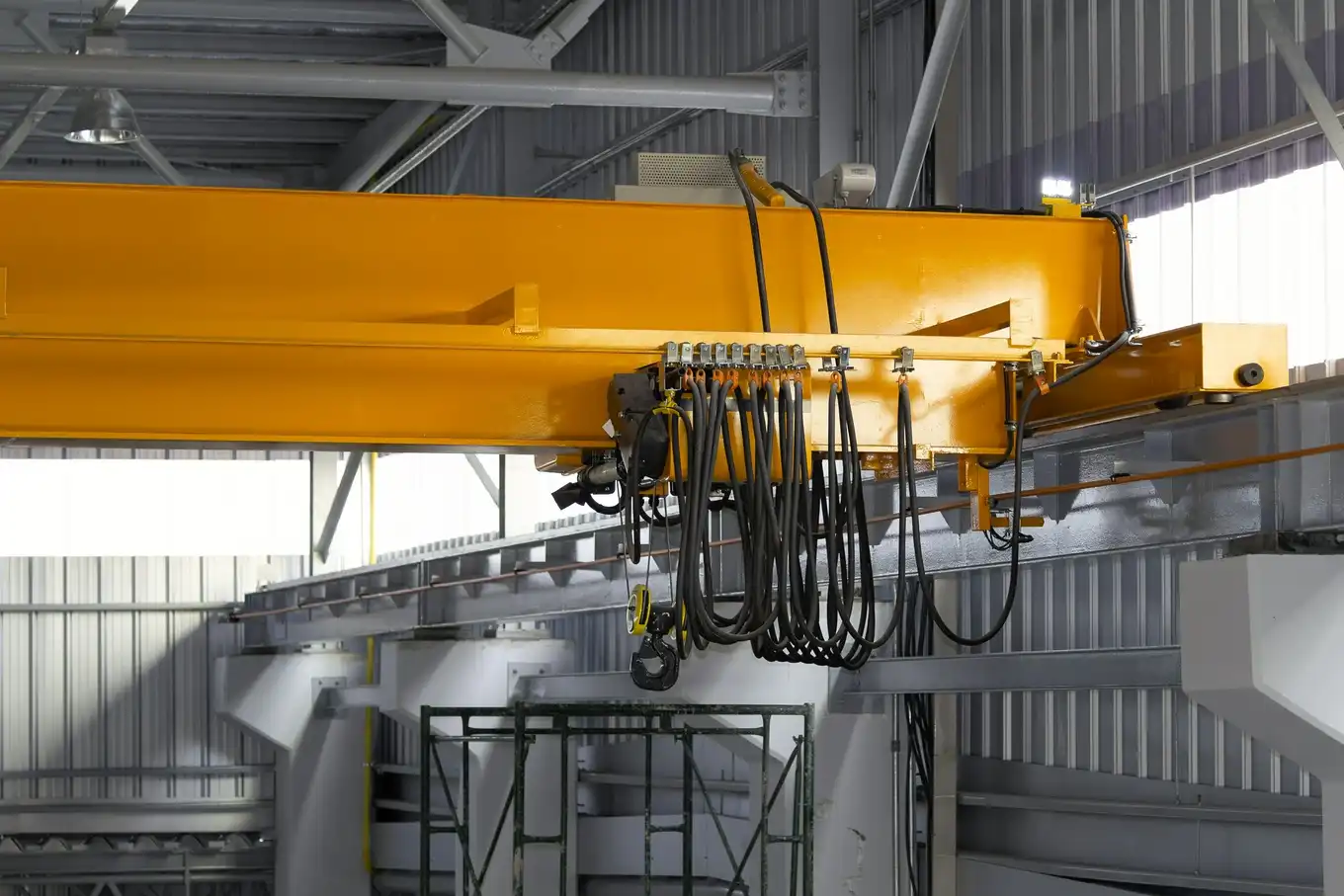 hala przemysłowa z suwnicą